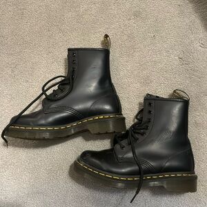Dr. Martens 1460 WOMEN'S SMOOTH LEATHER LACE UP BOOTS